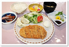 トンカツ定食（大学生）